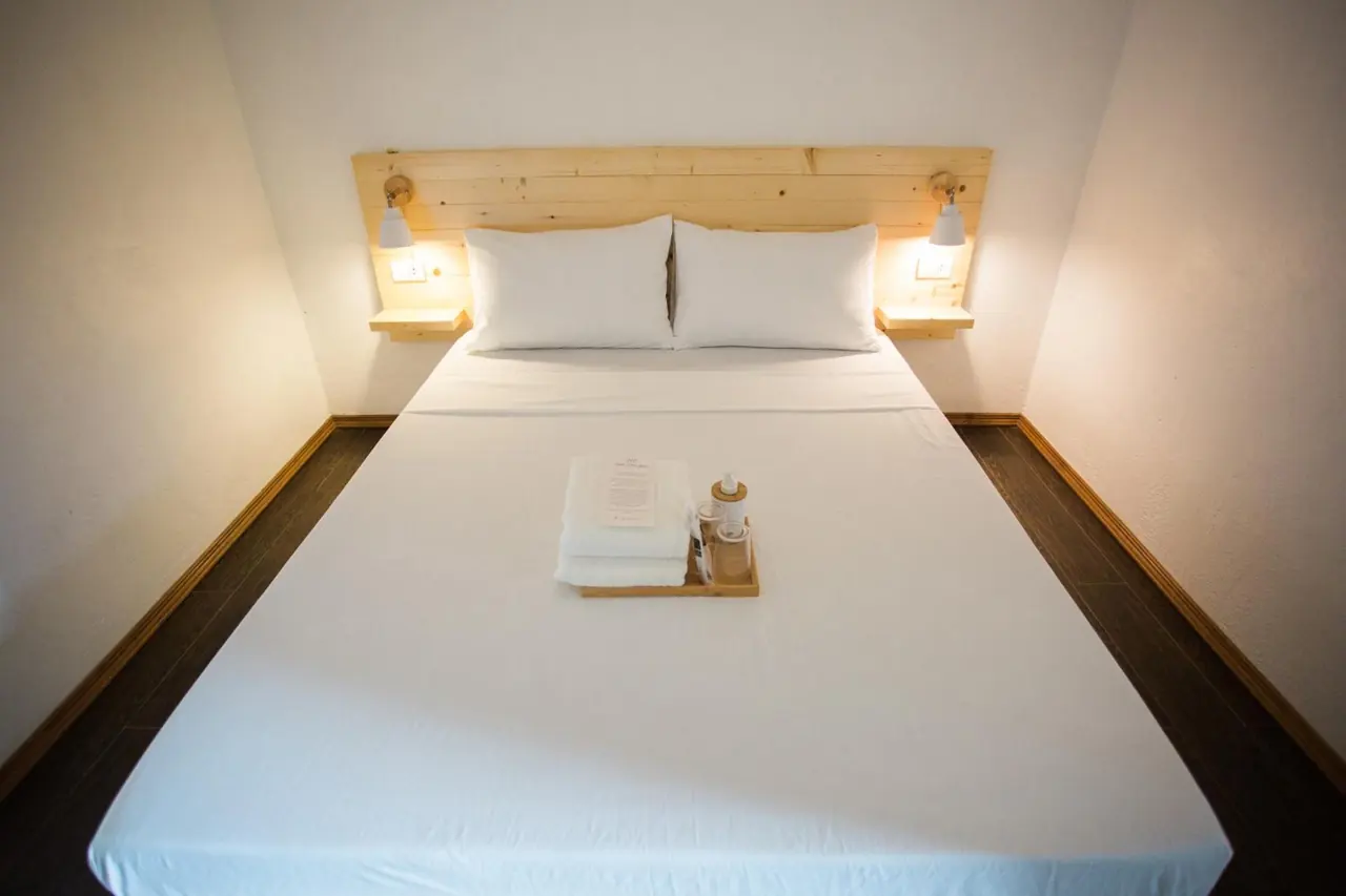 Deluxe Queen Suite — 4