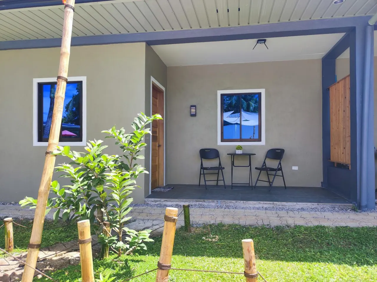 Family Room — 12