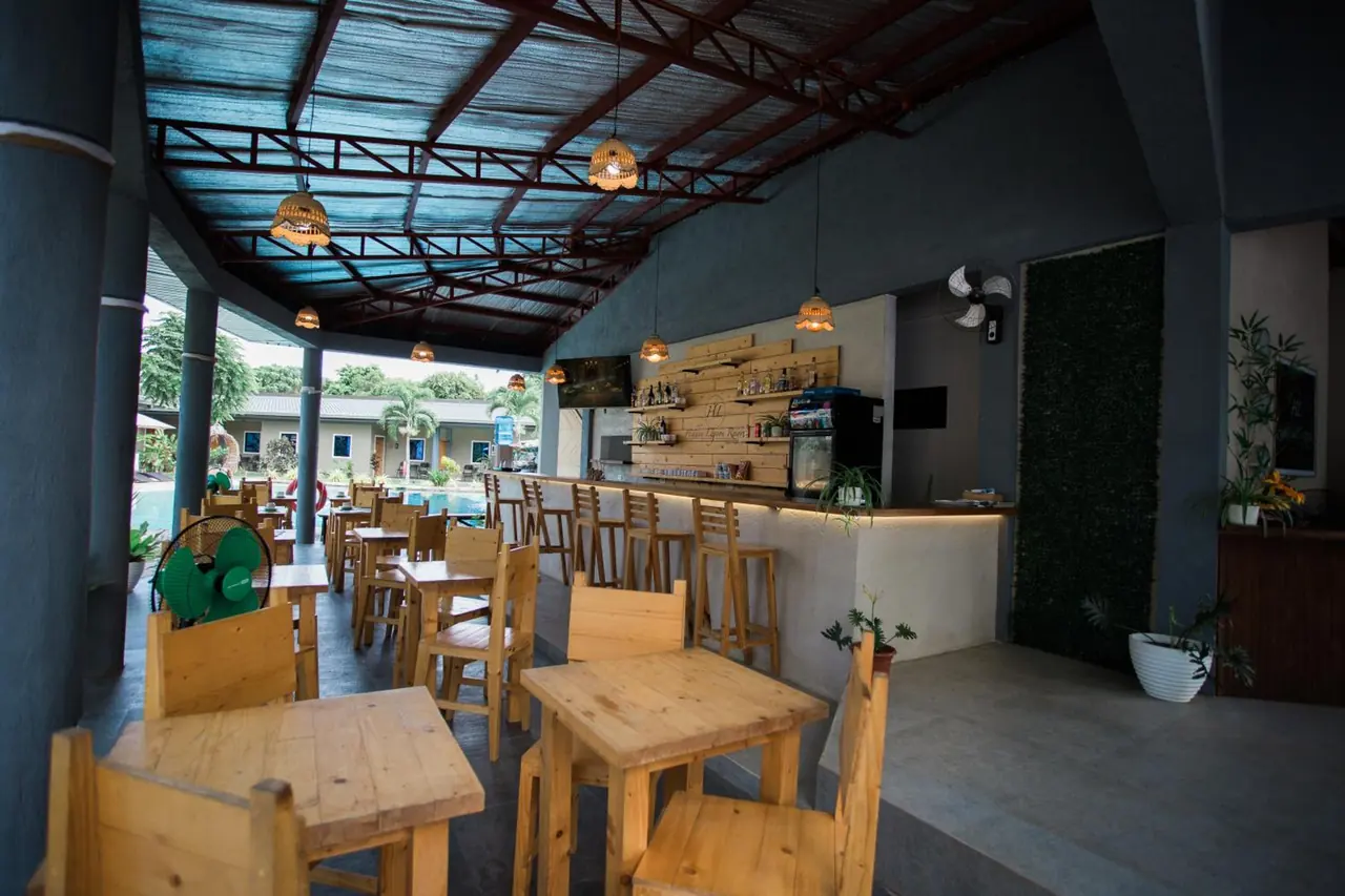 Hidden Lagoon Resort — restaurant